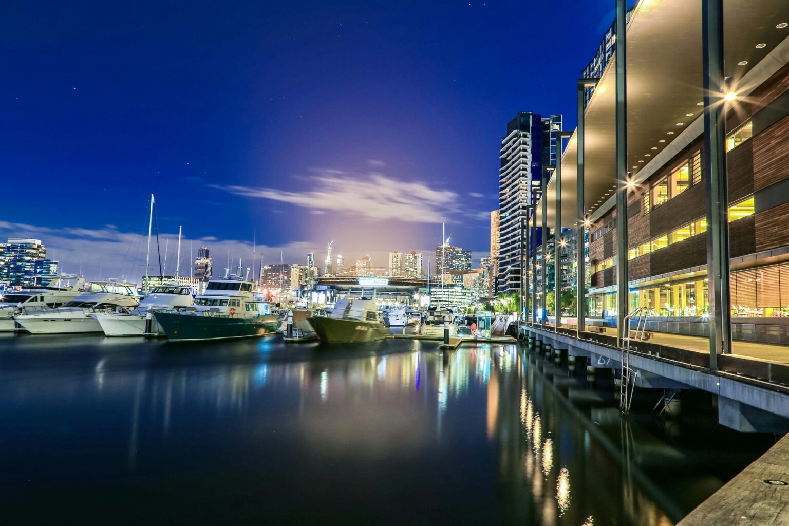 Choosing the Right Platform to Rent Out Your Yacht: Global Charter Companies vs. Niche Platforms